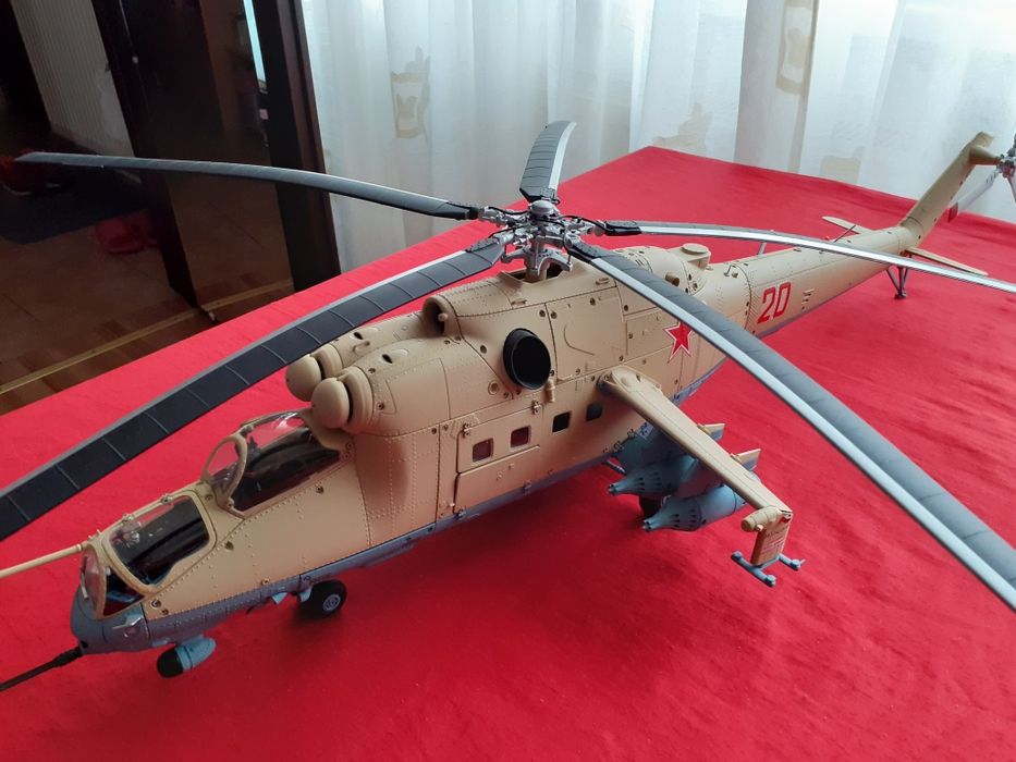 Vând machete la pachet Aro+elicopter