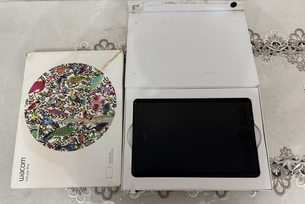 Графический планшет Wacom Intuos Pro M (Medium, PTH-660)