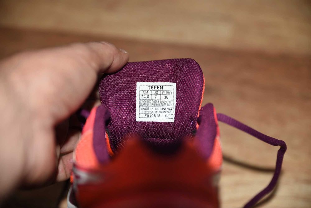 Asics Оригинални дамски маратонки 38 номер