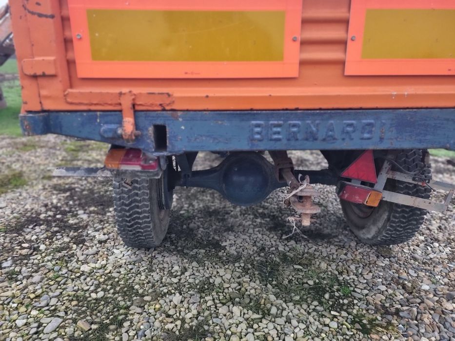 Vand remorca basculila si freza Maschio