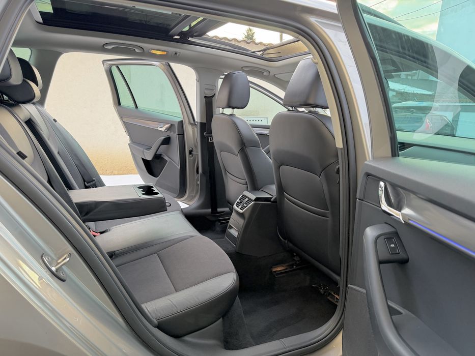 Skoda Octavia Ambition diesel 116cp DSG / Panorama / Piele / Bi-xenon LED / Distronic+