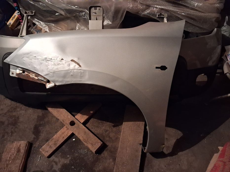 Переднее левое крыло