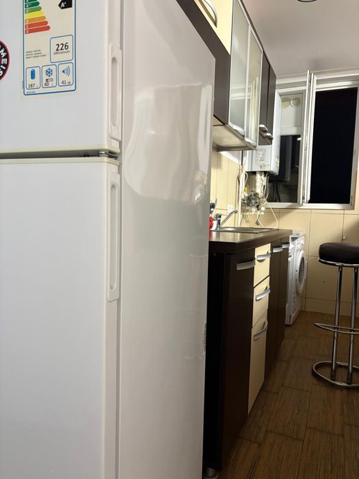 Inchiriez apartament la mansarda.