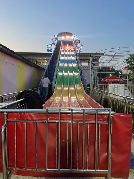Аттракцион " Весёлые горки "