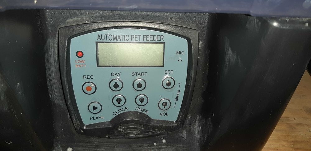 Distribuitoare automate hrana ciini sau pisici