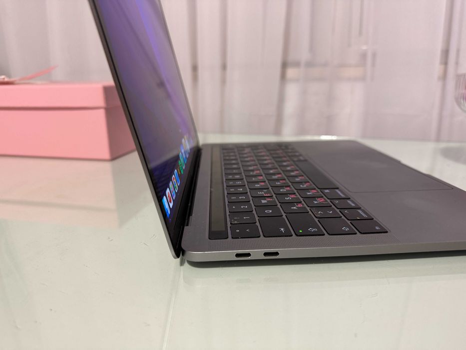 MacBook Pro 13"Intel Core i7 16GB RAM,1TB SSD