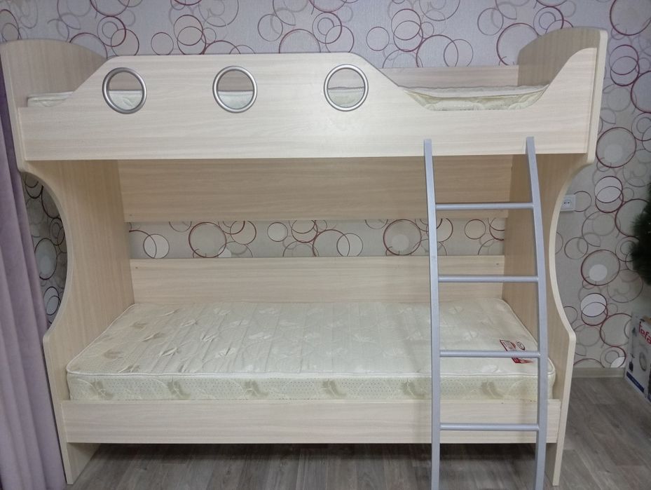 Кровать двух этажная