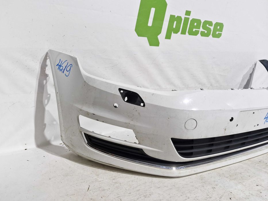 Bara Fata VW Golf 7 Completa cu grile inferioare 2013 -2017 cu gauri spalator far si 4  gauri senzori de parcare  cod origine 5G0807221