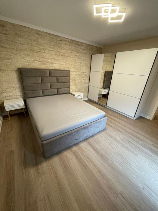 Дава се под наем Четиристаен апартамент в Пловдив, Кършияка - 174 кв.м за 1300 € - Снимка #2