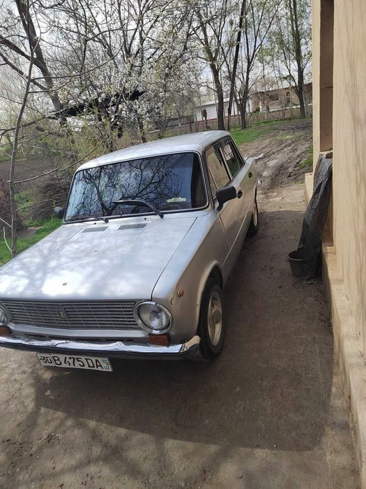 Vaz 2101 sotiladi