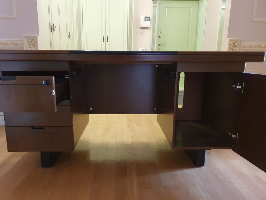 Стол для кабинета