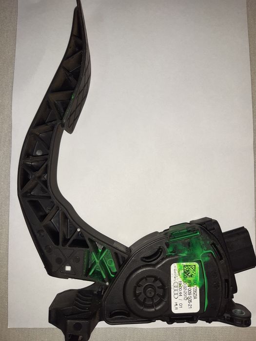 Pedala acceleratie audi a4b8 cod 8K1723523A