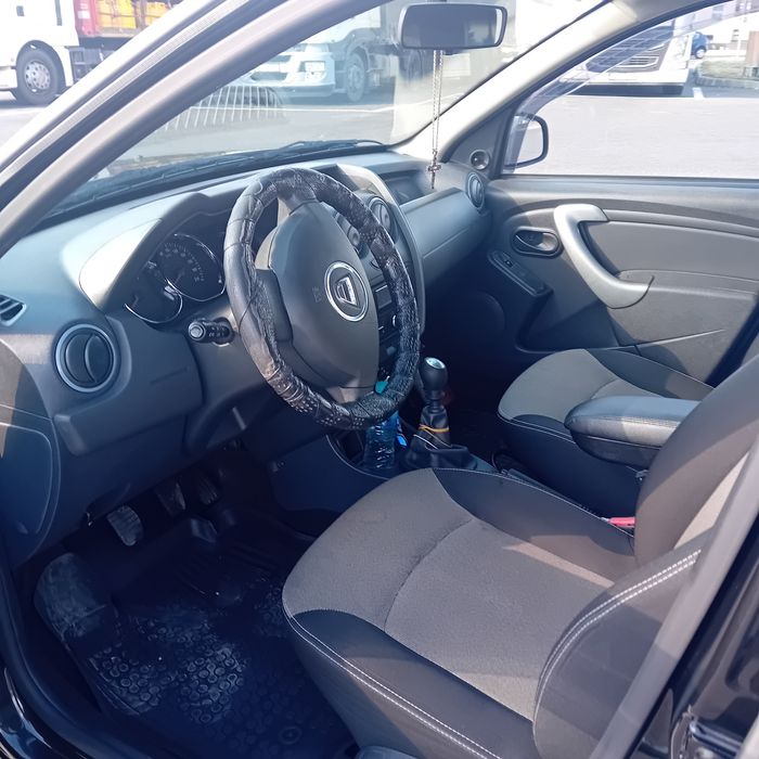 Vând Dacia Duster