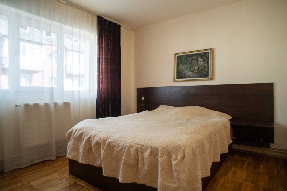 Apartament spatios cu 4 camere, zona centrala Bistrita