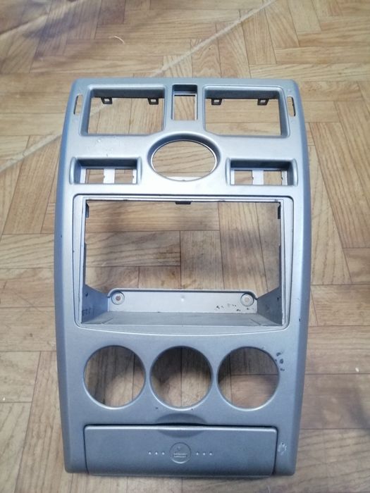 Продам консоль на Приора1