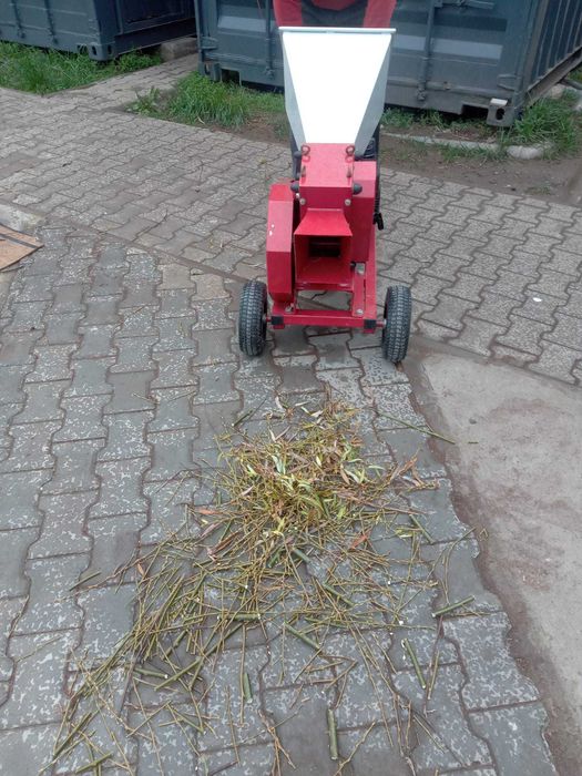 Tocator de Crengi și Soluția Ideală pentru Reciclare Ecologică