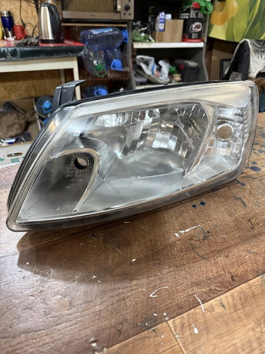 Фара гранта левая