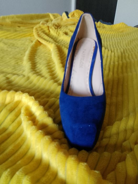 Срочно продам летние сапоги и туфли