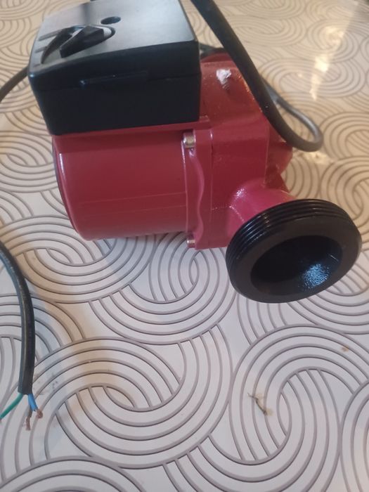 Цирколационна помпа GRUNDFOS UPS-32-60-180