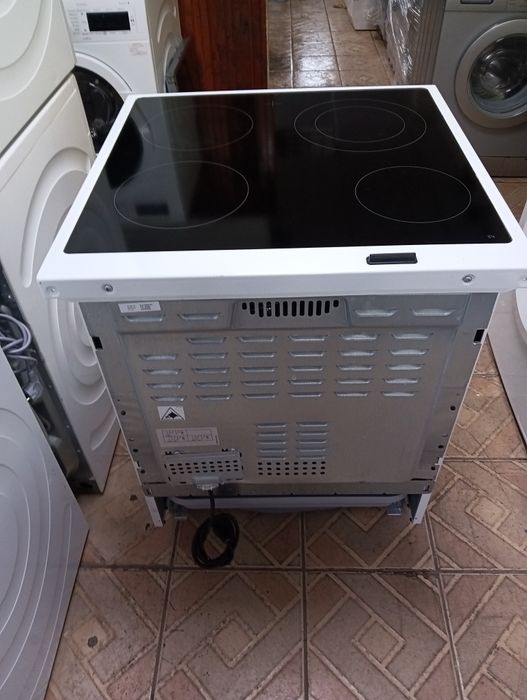 Свободно стояща печка с керамичен плот Voss  2 години Гаранция!