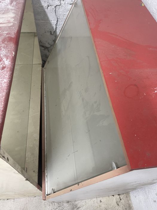 Витрина полка сотилади срочно