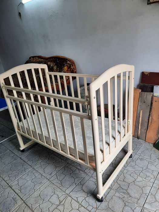 Продам детскую кроватку