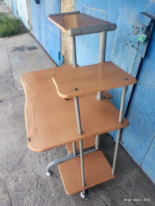 Продам компьютерный стол