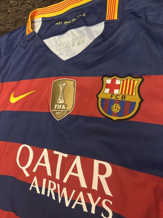 Продавам оригинална тениска на Меси от 2015 година .