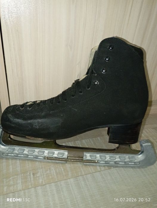 Продавам запазени кънки