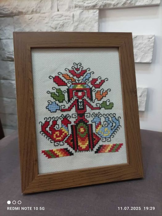 Ръчно бродирана шевица в рамка