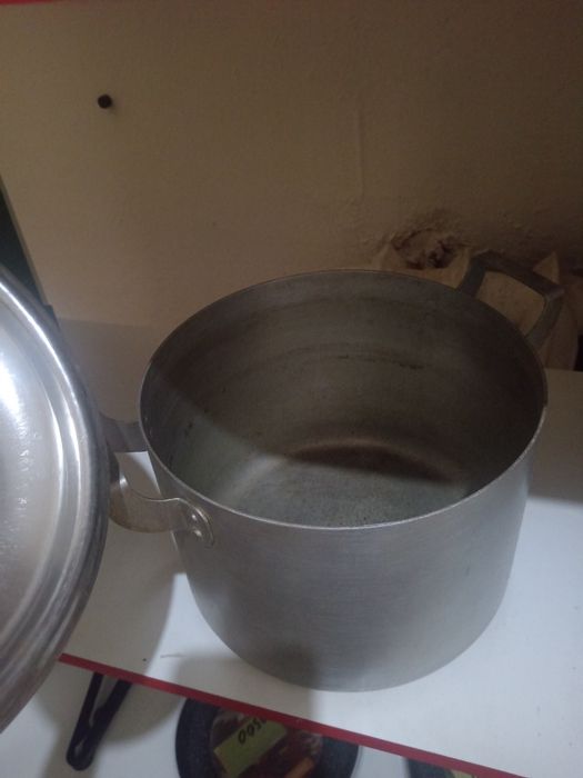 Кастрюля с крышкой