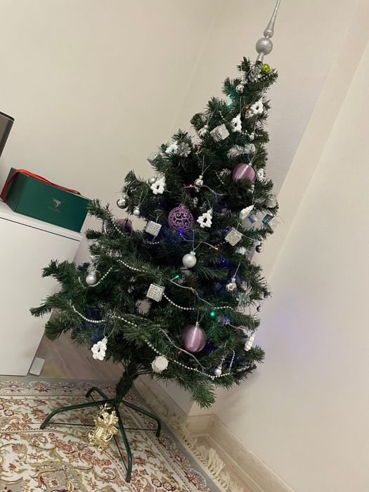 Елка с игрушками