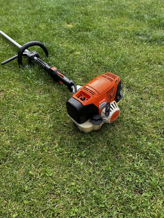 Foarfeca tuia-gard viu Stihl KM 131R, endomodor profesional!