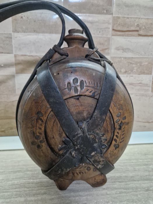 Plosca saseasca veche din lemn