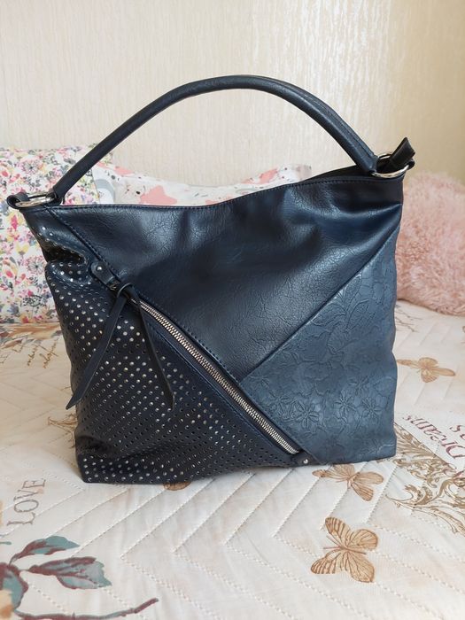 Елегантна дамска чанта в синьо