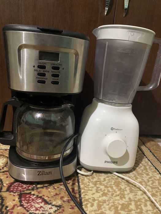 Vand cafetiera  Zilan si  Blender Philips  folosite si functionale