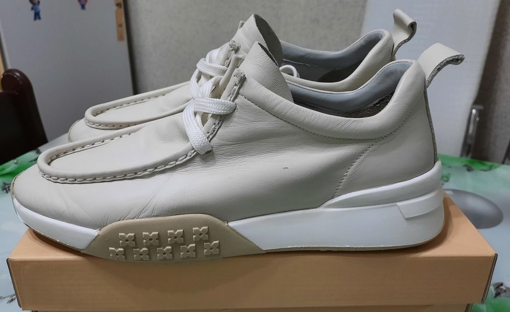 Продам кроссовки