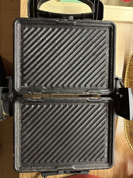 Продавам тефлонов парти контакт грил скара тост сандвич на Moulinex