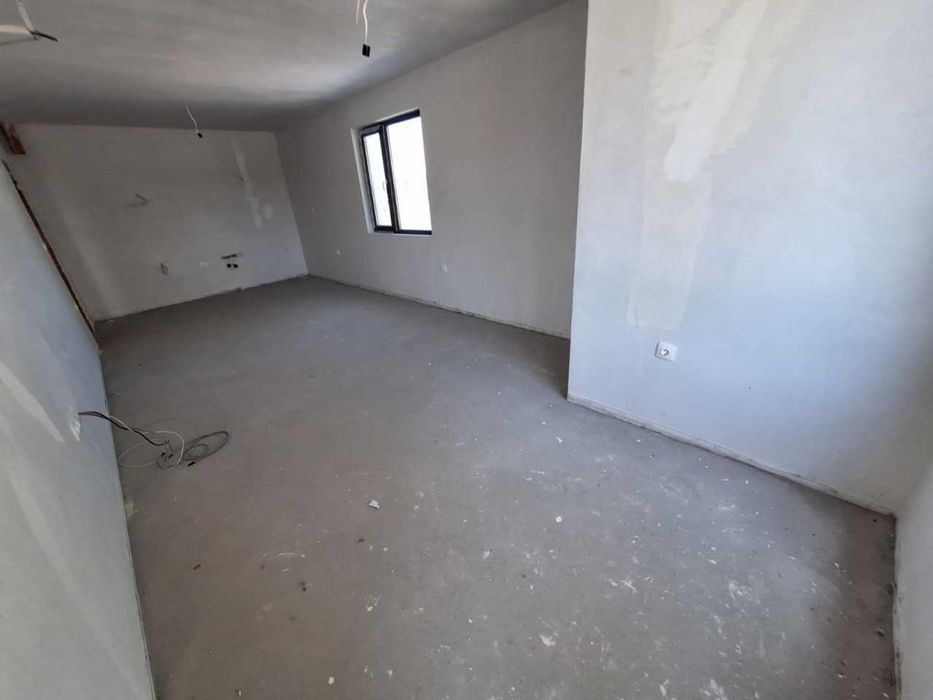 Продава се Тристаен апартамент в Пловдив, Остромила - 95 кв.м за 1790 €/кв.м - Снимка #1