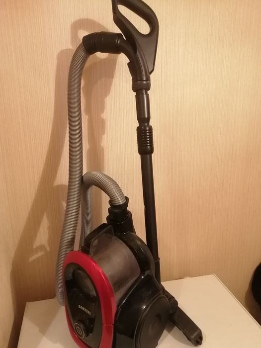 Пылесос Самсунг б/у. В хорошем рабочем состоянии.