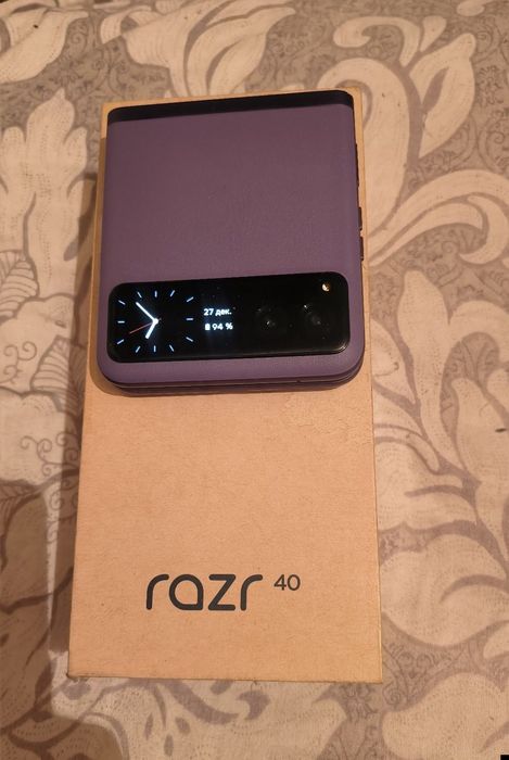 Xiaomi 12T, Moto razr 40,