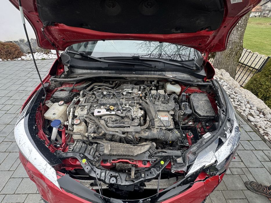 Toyota C HR CHR 2.0 hybrid facelift avariat