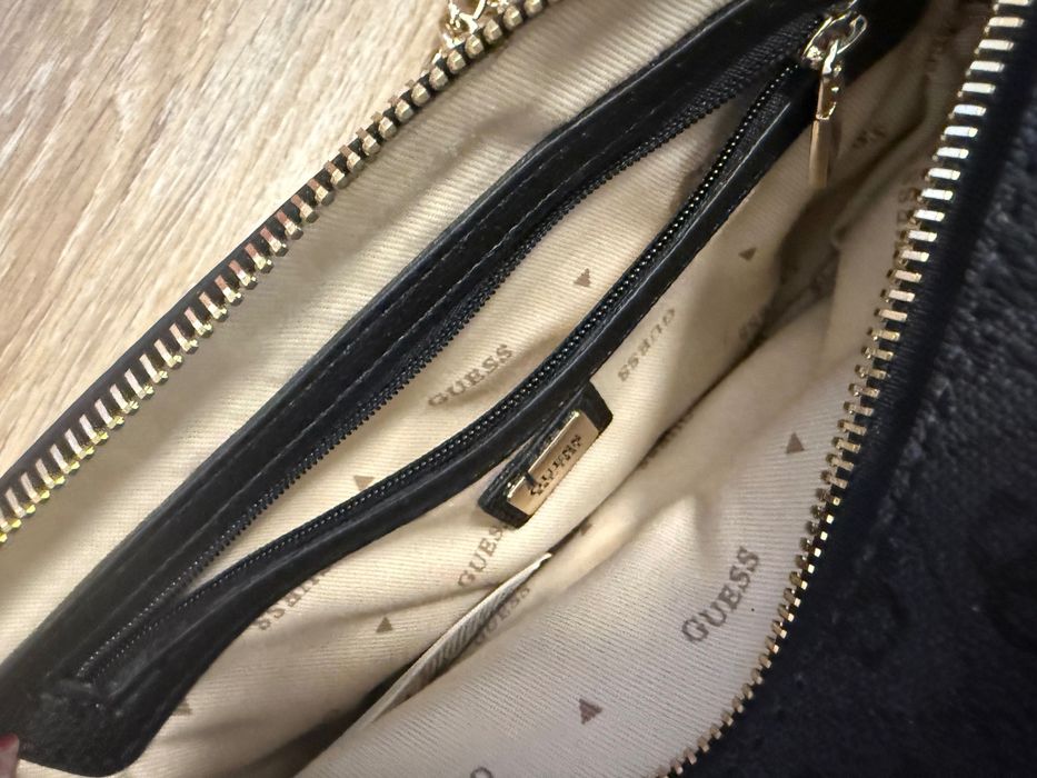 Дамска чанта Guess