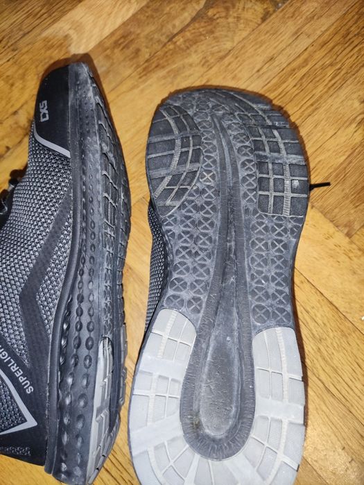 Продавам чисто нови работни обувки без защита