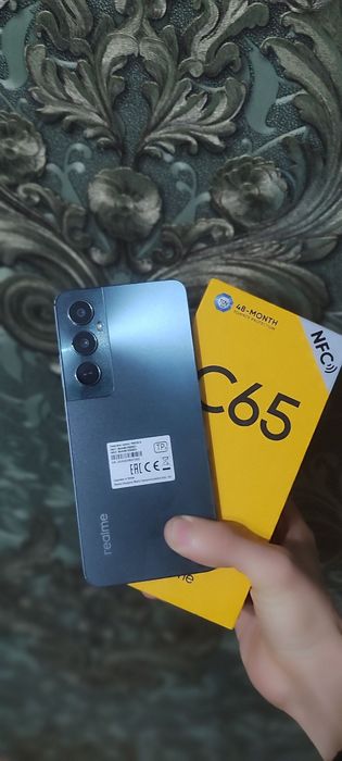 Realme c65      .