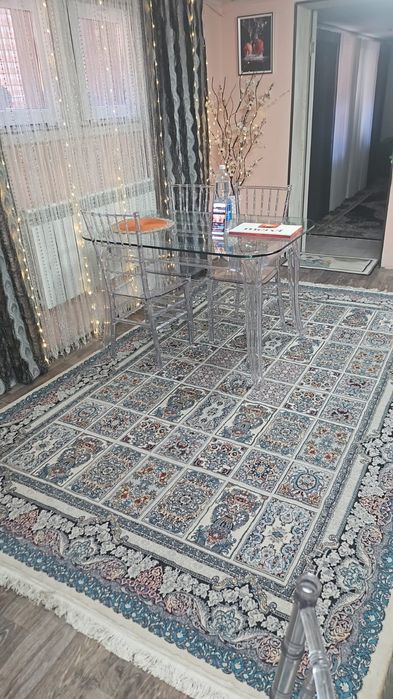 Кухонный стол и стулья
