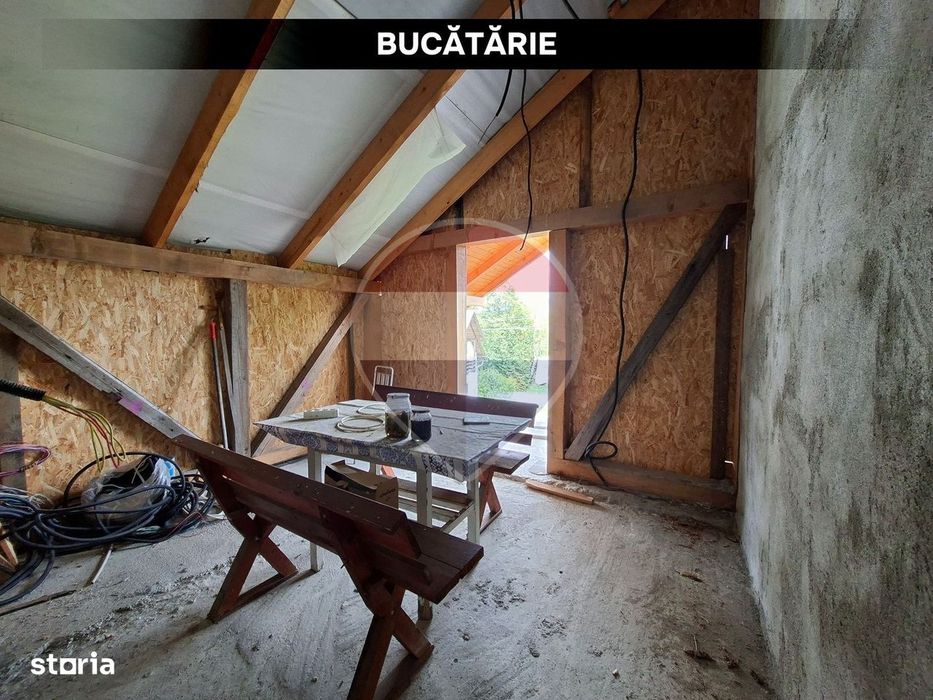 Casă cu 4 camere de vânzare