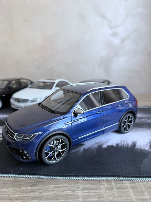 Колекционерски модел Volkswagen Tiguan R-line 1/18