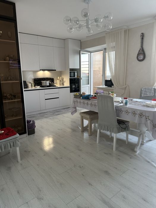 Продам 5 комнатную квартиру