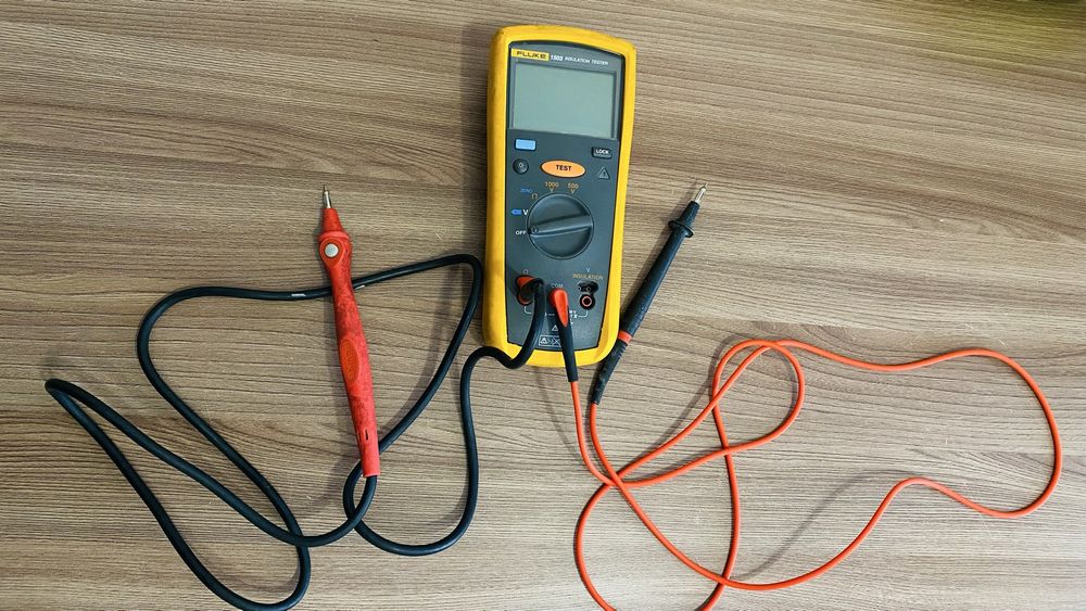 Fluke 1503 Insulation Tester. Мегаомметр